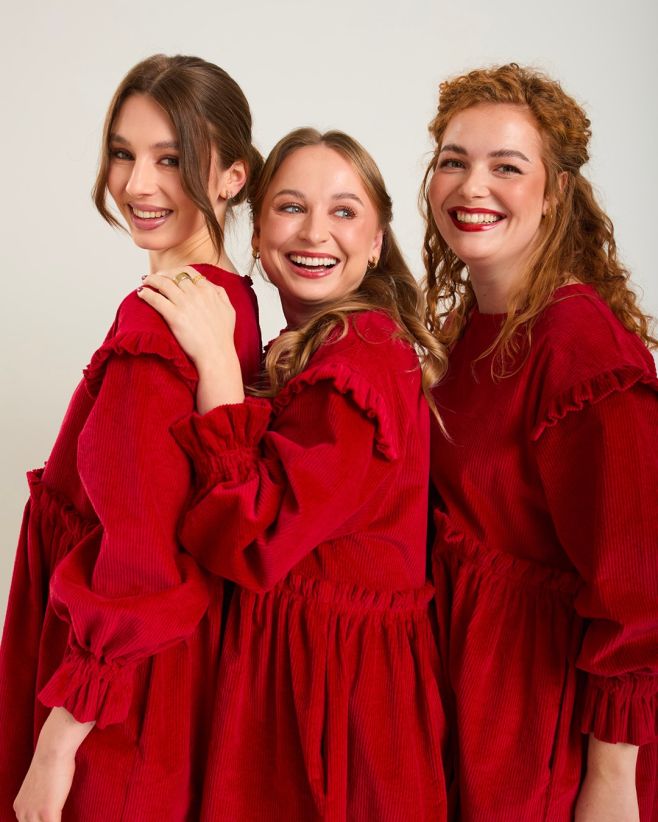 Julietta je zpátky na eshopu! ✨ A jako malé vánoční překvápko jsme přidaly i scrunchie z českého kanafasu, ze kterého byla...